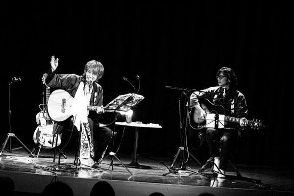 【ライブレポート】奇妙礼太郎をゲストに迎えた『佐々木亮介弾き語り興行“雷よ静かに轟け”第三夜』