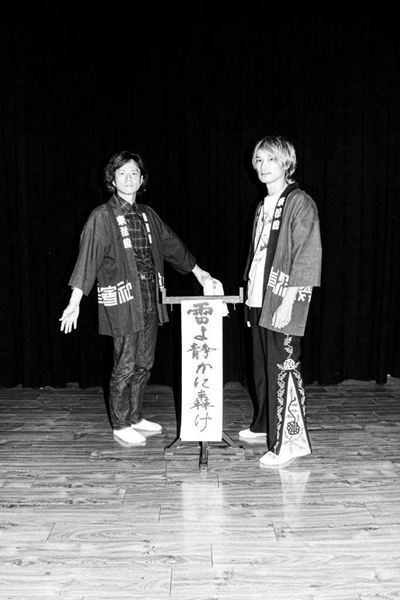 【ライブレポート】奇妙礼太郎をゲストに迎えた『佐々木亮介弾き語り興行“雷よ静かに轟け”第三夜』