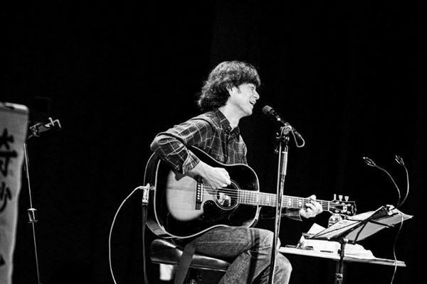 【ライブレポート】奇妙礼太郎をゲストに迎えた『佐々木亮介弾き語り興行“雷よ静かに轟け”第三夜』