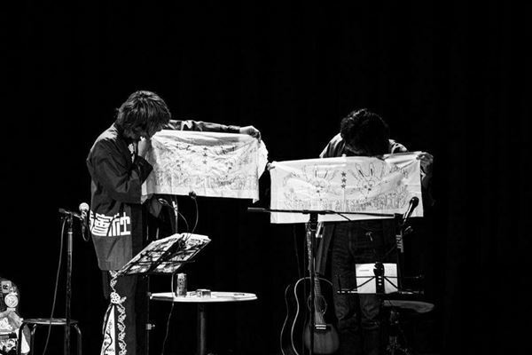 【ライブレポート】奇妙礼太郎をゲストに迎えた『佐々木亮介弾き語り興行“雷よ静かに轟け”第三夜』