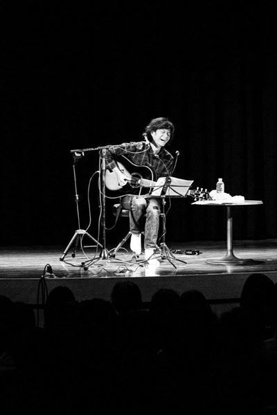 【ライブレポート】奇妙礼太郎をゲストに迎えた『佐々木亮介弾き語り興行“雷よ静かに轟け”第三夜』