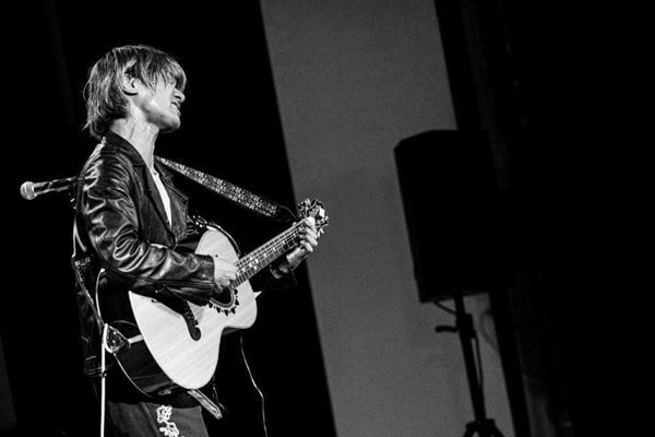 【ライブレポート】奇妙礼太郎をゲストに迎えた『佐々木亮介弾き語り興行“雷よ静かに轟け”第三夜』