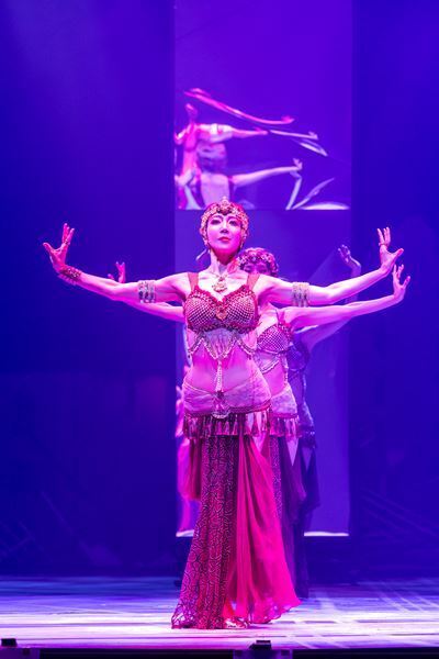 柚希礼音&愛希れいか、それぞれのマタ・ハリ像にアルマンが空への希望を歌う復活曲。進化を遂げた『マタ・ハリ』