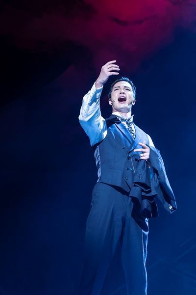 柚希礼音&愛希れいか、それぞれのマタ・ハリ像にアルマンが空への希望を歌う復活曲。進化を遂げた『マタ・ハリ』