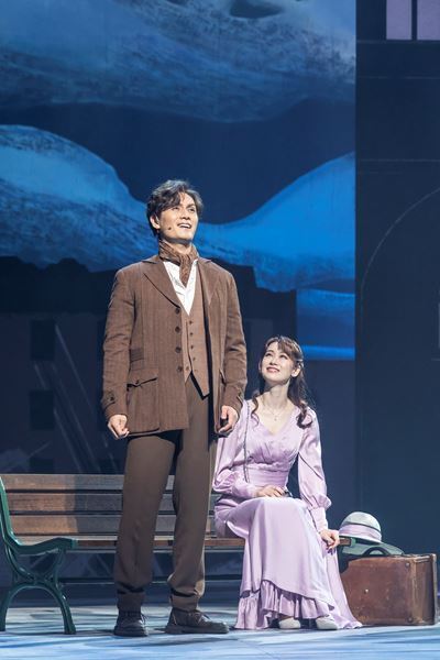 柚希礼音&愛希れいか、それぞれのマタ・ハリ像にアルマンが空への希望を歌う復活曲。進化を遂げた『マタ・ハリ』