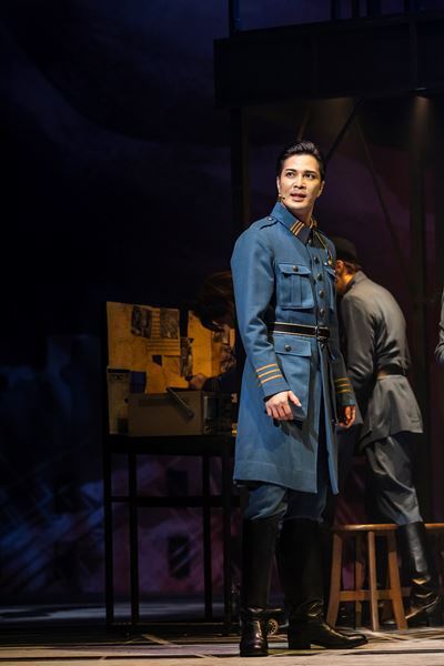 柚希礼音&愛希れいか、それぞれのマタ・ハリ像にアルマンが空への希望を歌う復活曲。進化を遂げた『マタ・ハリ』