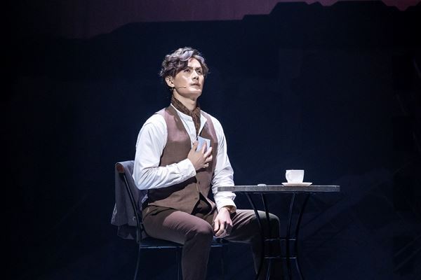 柚希礼音&愛希れいか、それぞれのマタ・ハリ像にアルマンが空への希望を歌う復活曲。進化を遂げた『マタ・ハリ』