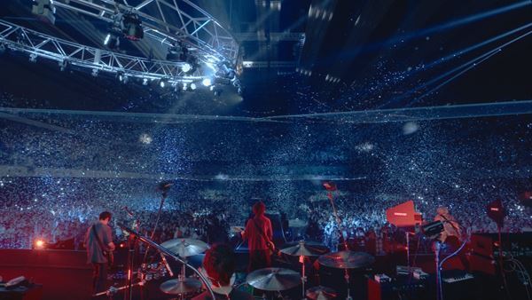 BUMP OF CHICKEN、本日発売の映像作品から「Voyager,flyby」のライブ映像をプレミア公開