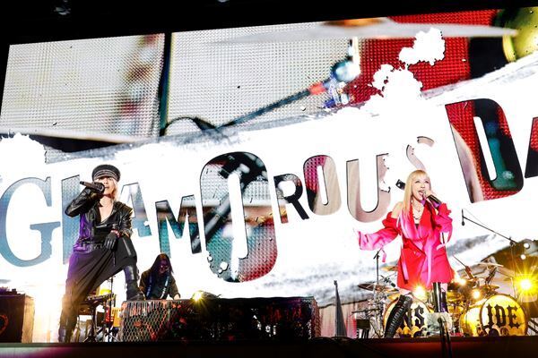 HYDE、大阪・関西万博「和歌山DAY」で熱狂ライブ開催！　「万博でモッシュピットができるライヴは後にも先にもないと思う」【オフィシャルレポート】