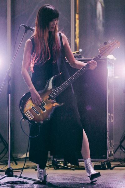 【ライブレポート】a flood of circle『I'M FREE 2025』、雨の歌舞伎町で3,000人を熱狂させた武道館発表の夜「20年前も夢を見てた。今も見てるーー来てくれてありがとう」