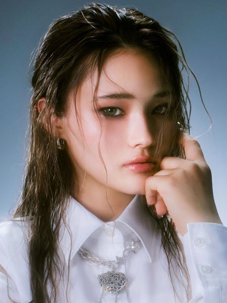 【美麗-Bi-ray-&YOSHIKIインタビュー】「Butterfly」でついに世界デビュー、YOSHIKIプロデュースによるどこにも属さない唯一無二の存在感。美麗-Bi-ray-の魅力に迫る