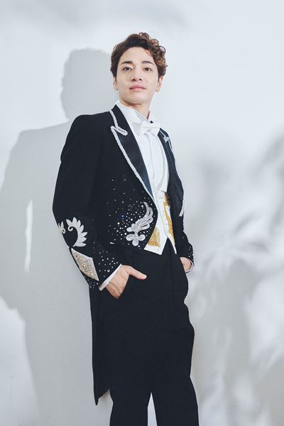 前田美波里×福田悠太、語り・歌い・踊る――ふたりで届けるマレーネ・ディートリヒの人生