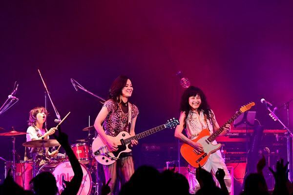 岸谷香、デビュー40周年ツアー完遂　『HERE WE ARE』をフルカバー　恒例企画2デイズ開催を発表【オフィシャルレポート】