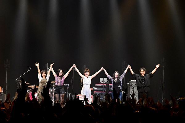 岸谷香、デビュー40周年ツアー完遂　『HERE WE ARE』をフルカバー　恒例企画2デイズ開催を発表【オフィシャルレポート】