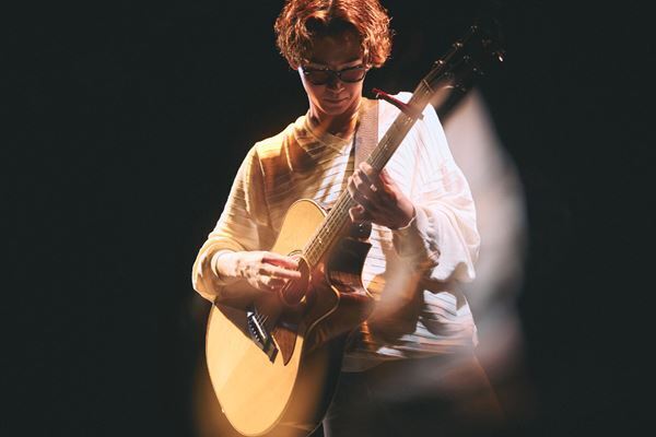 森 大翔2MANライブ『響演』　崎山蒼志を迎えた『響演』は個性が光るガチな弾き語りツーマンだった