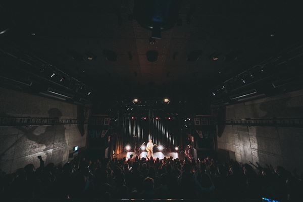 森 大翔2MANライブ『響演』　崎山蒼志を迎えた『響演』は個性が光るガチな弾き語りツーマンだった