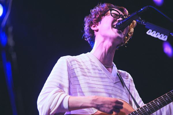 森 大翔2MANライブ『響演』　崎山蒼志を迎えた『響演』は個性が光るガチな弾き語りツーマンだった