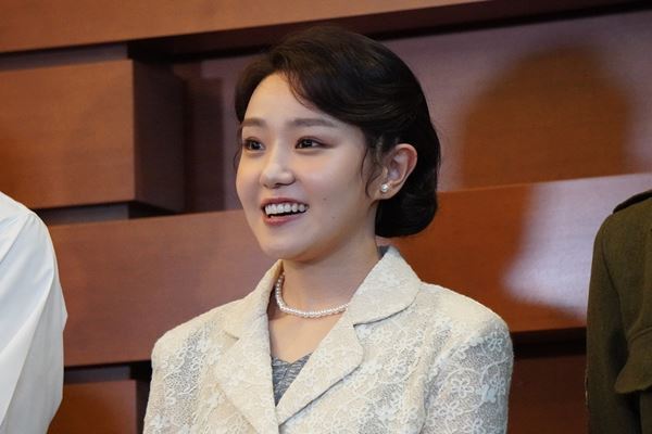 奈緒、ウエンツ瑛士と初共演で夫婦役「最初から打ち解けた」“戦争花嫁”演じた舞台『WAR BRIDE』開幕