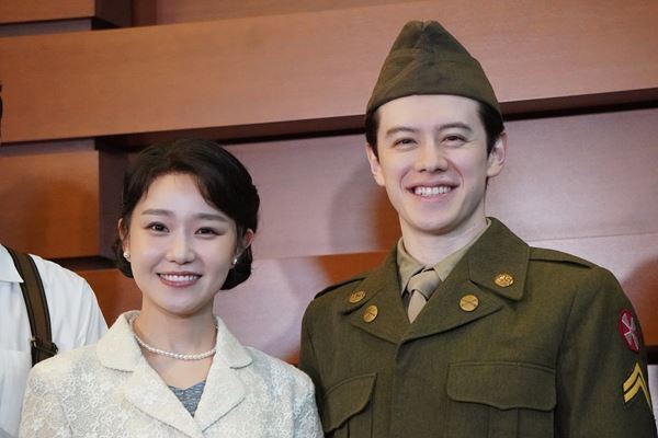 奈緒、ウエンツ瑛士と初共演で夫婦役「最初から打ち解けた」“戦争花嫁”演じた舞台『WAR BRIDE』開幕