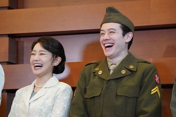 奈緒、ウエンツ瑛士と初共演で夫婦役「最初から打ち解けた」“戦争花嫁”演じた舞台『WAR BRIDE』開幕