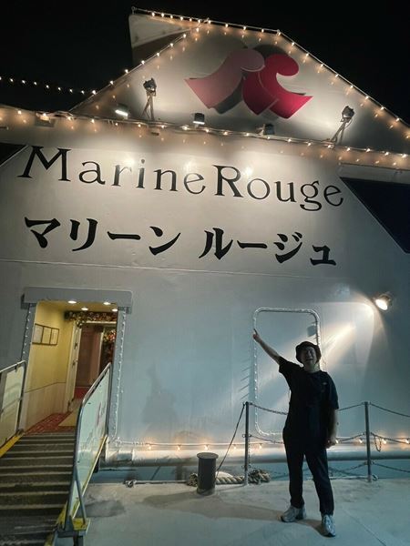 名作あるあるに拍手喝采の嵐！ レイザーラモンRG、50歳記念企画第1弾「マリーンルージュであるあるクルーズ」出航