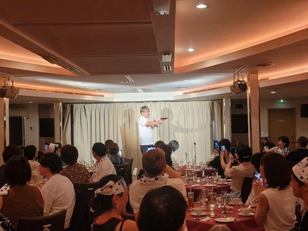 名作あるあるに拍手喝采の嵐！ レイザーラモンRG、50歳記念企画第1弾「マリーンルージュであるあるクルーズ」出航