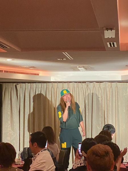 名作あるあるに拍手喝采の嵐！ レイザーラモンRG、50歳記念企画第1弾「マリーンルージュであるあるクルーズ」出航