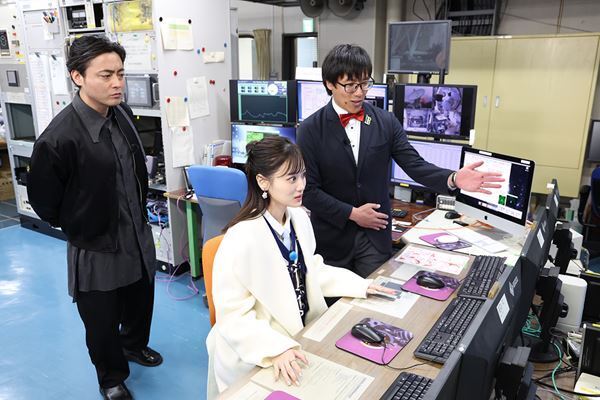 山田孝之と山下美月が劇場版『名探偵コナン』最新作の舞台・長野県を巡礼　日本最大級のパラボラアンテナに大興奮