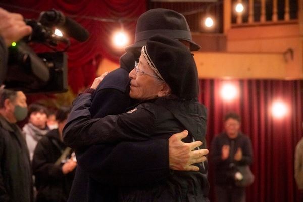 山田洋次＆倍賞千恵子の熱いハグ、木村拓哉の運転も 『TOKYOタクシー』撮影現場レポート到着