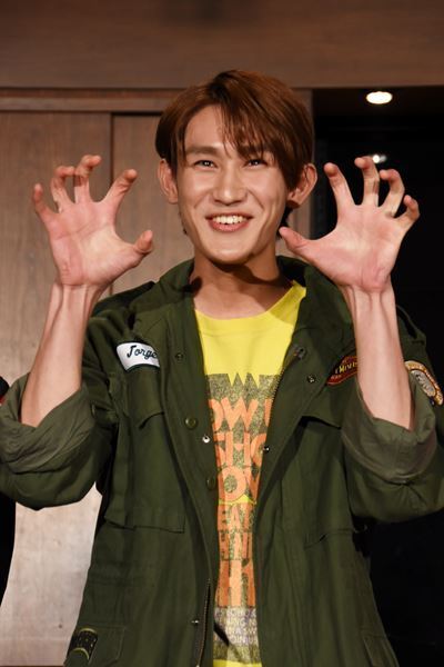 石黒賢が「頼り甲斐がある」と岡本圭人を絶賛　舞台『反乱のボヤージュ』開幕