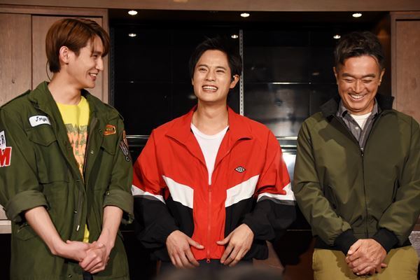 石黒賢が「頼り甲斐がある」と岡本圭人を絶賛　舞台『反乱のボヤージュ』開幕