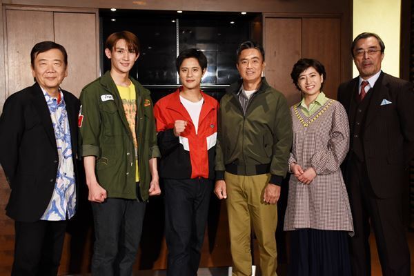 石黒賢が「頼り甲斐がある」と岡本圭人を絶賛　舞台『反乱のボヤージュ』開幕