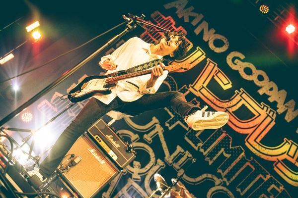 秋の対バンツアー2戦目、ユニゾン×ハンブレッダーズ真っ向勝負！なZepp Sapporo公演をレポート