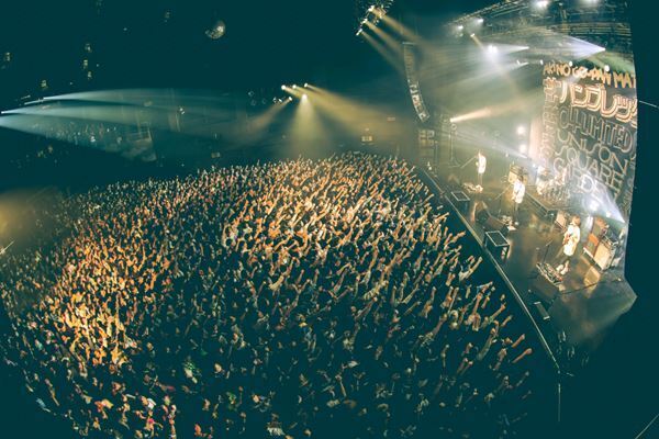 秋の対バンツアー2戦目、ユニゾン×ハンブレッダーズ真っ向勝負！なZepp Sapporo公演をレポート