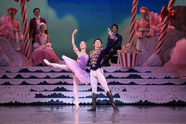 ついに開幕！ タケットの振付が夢の世界を実現 新国立劇場バレエ団『くるみ割り人形』新制作開幕レポート