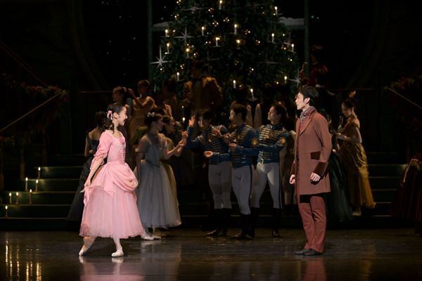 ついに開幕！ タケットの振付が夢の世界を実現 新国立劇場バレエ団『くるみ割り人形』新制作開幕レポート