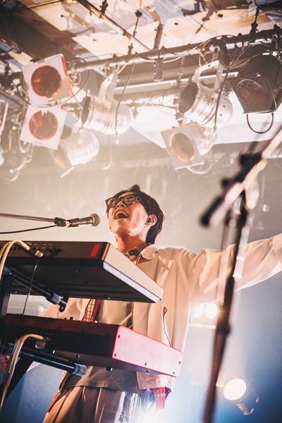 10代スリーピースバンド・ココラシカ、初ワンマン『三原色』で見せた類まれなるセンスと音楽愛　メジャーデビュー決定の発表も！【オフィシャルレポート】