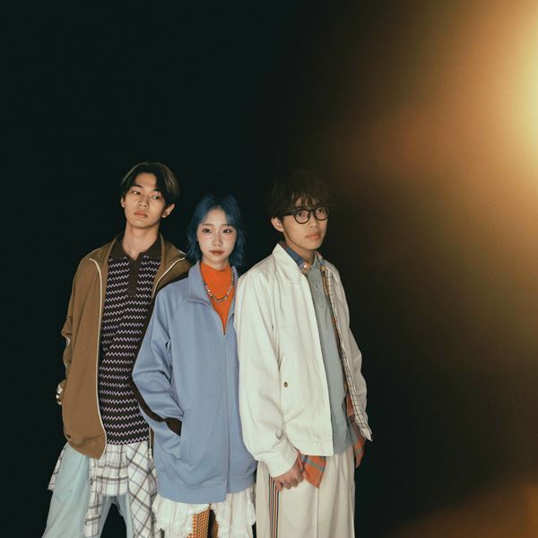 10代スリーピースバンド・ココラシカ、初ワンマン『三原色』で見せた類まれなるセンスと音楽愛　メジャーデビュー決定の発表も！【オフィシャルレポート】