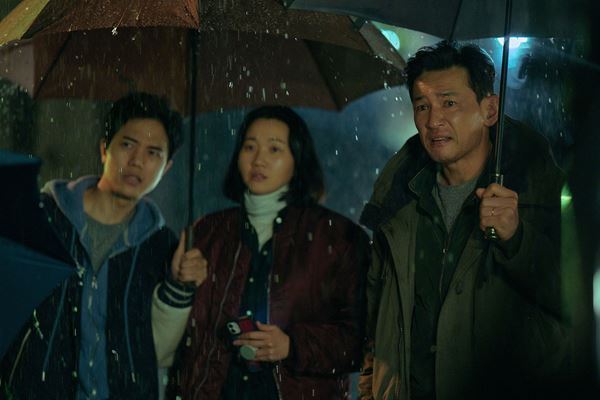 大ヒット韓国映画の9年ぶり続編『ベテラン 凶悪犯罪捜査班』新たな場面写真＆メイキング写真公開