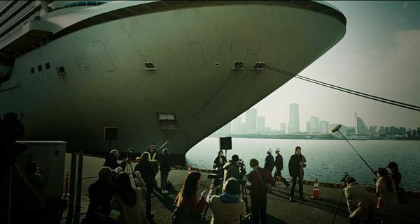 小栗旬・松坂桃李・池松壮亮・窪塚洋介『フロントライン』──コロナ禍、知られざる「ダイヤモンド・プリンセス」の出来事【おとなの映画ガイド】