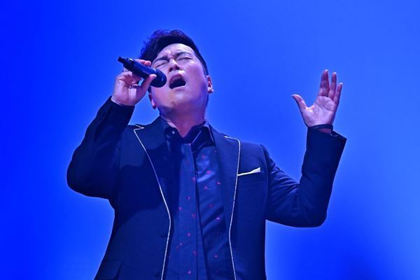 ゴスペラーズの黒沢 薫と乃木坂46の中西アルノがMCを務める『Spicy Sessions』が初ライブ　満員の観客に届けた“セッションという音楽”【オフィシャルレポート】