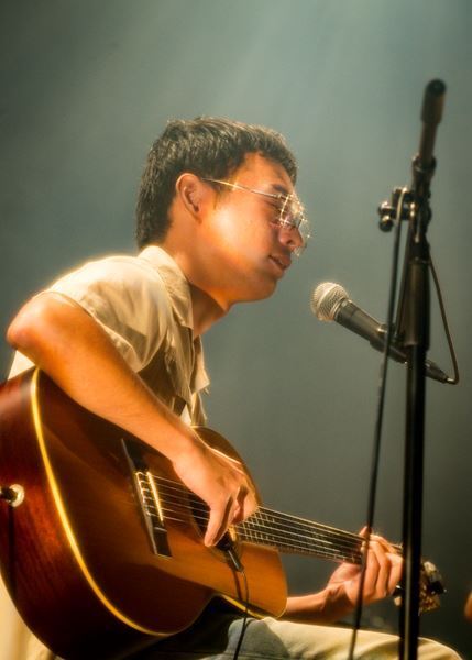 歌とギターは物語を連れて──KIRINJI、小山田壮平、柴田聡子、MIZが弾き語りで共演した晩夏の一夜【オフィシャルレポート】