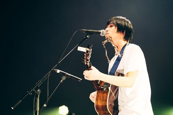 歌とギターは物語を連れて──KIRINJI、小山田壮平、柴田聡子、MIZが弾き語りで共演した晩夏の一夜【オフィシャルレポート】