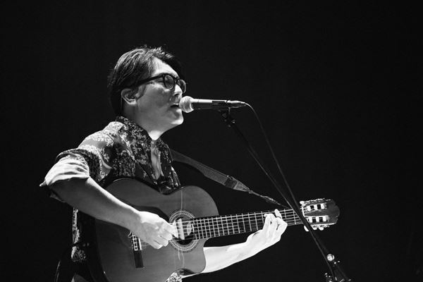 歌とギターは物語を連れて──KIRINJI、小山田壮平、柴田聡子、MIZが弾き語りで共演した晩夏の一夜【オフィシャルレポート】