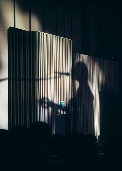 歌とギターは物語を連れて──KIRINJI、小山田壮平、柴田聡子、MIZが弾き語りで共演した晩夏の一夜【オフィシャルレポート】