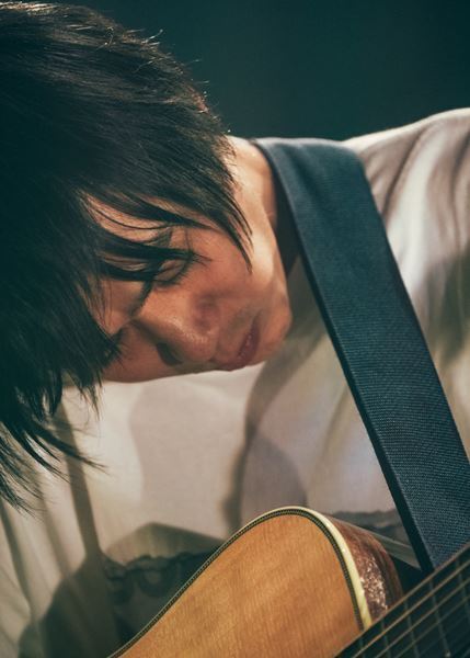 歌とギターは物語を連れて──KIRINJI、小山田壮平、柴田聡子、MIZが弾き語りで共演した晩夏の一夜【オフィシャルレポート】