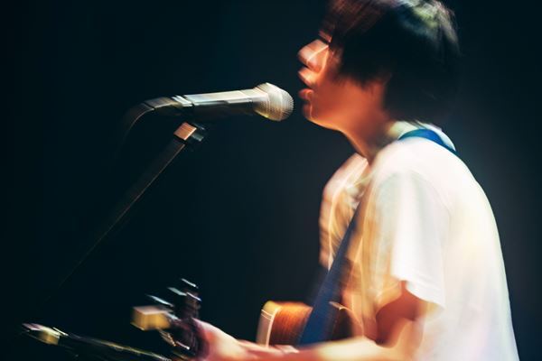 歌とギターは物語を連れて──KIRINJI、小山田壮平、柴田聡子、MIZが弾き語りで共演した晩夏の一夜【オフィシャルレポート】