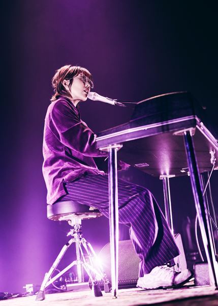 歌とギターは物語を連れて──KIRINJI、小山田壮平、柴田聡子、MIZが弾き語りで共演した晩夏の一夜【オフィシャルレポート】