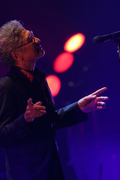 吉川晃司、還暦の誕生日ライブ開催　うじきつよし、大澤誉志幸、山下久美子らが駆けつけたスペシャルライブ【オフィシャルレポート】