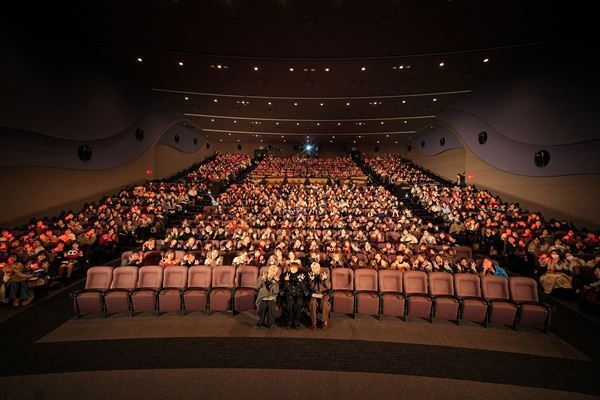 Nissy、45万人が熱狂した2度目の6大ドームツアーを映画化！ s**t kingz・kazuki & Show-heyもMCとして登壇した初日舞台挨拶【オフィシャルレポート】